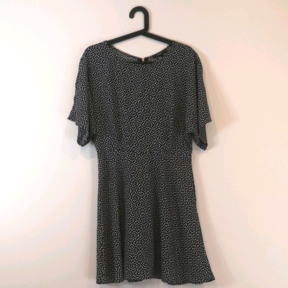 Geometric design black and white dress